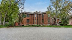 15 Sunforest Court, Toronto, ON M2R 3W3
