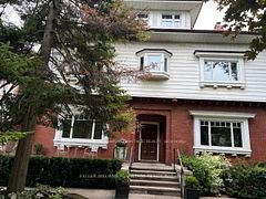 347 Walmer Road Studio 2nd floor, Toronto, ON M5R 2Y3