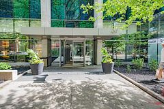 37 Grosvenor Street 2002, Toronto, ON M4Y 3G5
