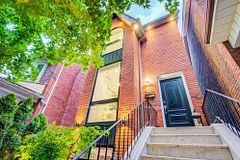 916 Manning Avenue Main&2nd Floor, Toronto, ON M6G 2X4