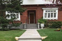 347 Walmer Road Basement, Toronto, ON M5R 2Y3