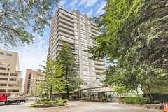 61 St Clair Avenue W 902, Toronto, ON M4V 2Y8