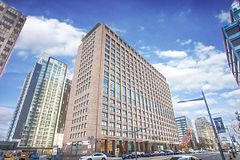 111 St Clair Avenue W 1421, Toronto, ON M4V 1N5