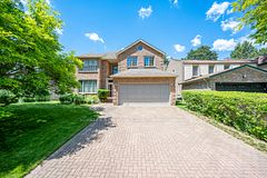 4 Tarbert Road, Toronto, ON M2M 2Y2