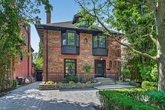 23 South Drive, Toronto, ON M4W 1R2