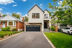 11 Barclay Road, Toronto, ON M3H 3C8