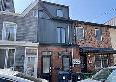 9 Whitaker Avenue 2, Toronto, ON M6J 1A2