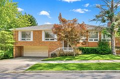 225 Maxome Avenue, Toronto, ON M2M 3L3