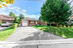 19 Tobruk Crescent Main, Toronto, ON M2M 3B3