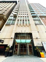 8 Colborne Street 2202, Toronto, ON M5E 1E1