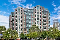 23 Lorraine Drive 1906, Toronto, ON M2N 6Z6