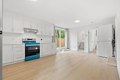 53 Bishop Avenue 5, Toronto, ON M2M 1Z4