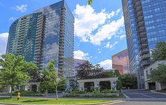 25 Greenview Avenue 2422, Toronto, ON M2M 0A5