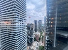 45 Charles Street E 806, Toronto, ON M4Y 0B8