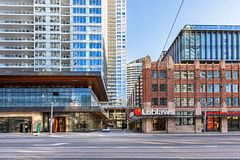 17 Bathurst Street 909, Toronto, ON M5V 0N1