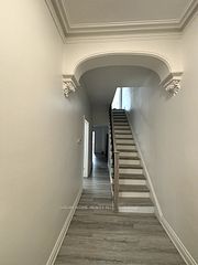 262 clinton Street 202, Toronto, ON M6G 2Y6