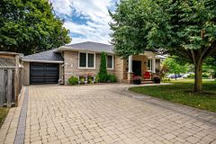 32 Acton Avenue, Toronto, ON M3H 4G7