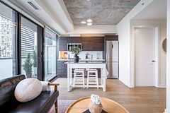 11 Charlotte Street 2004, Toronto, ON M5V 0M6
