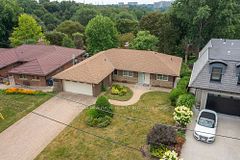7 Anewen Drive, Toronto, ON M4A 1R9