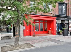 548 College Street 2F, Toronto, ON M6G 1B1