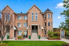 80 Aerodrome Crescent 102, Toronto, ON M4G 4J1