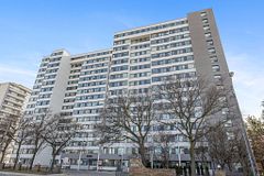 3000 Bathurst Street 1501, Toronto, ON M6B 3B4