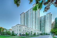 17 Anndale Drive PH201, Toronto, ON M2N 2W7