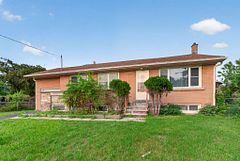 15 Robson Place, Toronto, ON M2R 2Y3