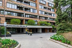 40 Oaklands Avenue 203, Toronto, ON M4V 2Z3