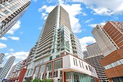 33 Helendale Avenue 1102, Toronto, ON M4R 0A4