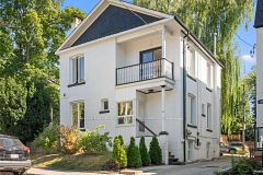 371 Howland Avenue Main, Toronto, ON M5R 3C1