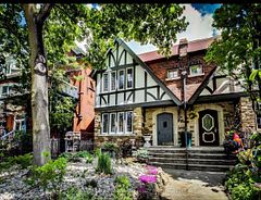 125 Walmer Road Lower, Toronto, ON M5R 2X8