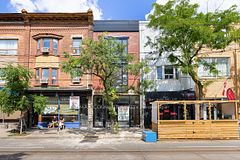 1146 College Street 3, Toronto, ON M6H 1B6