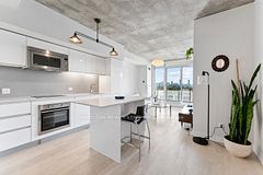 20 Minowan Miikan Lane 825, Toronto, ON M6J 0E5