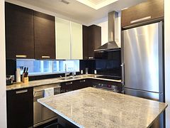 21 Balmuto Street 605, Toronto, ON M4Y 1W4