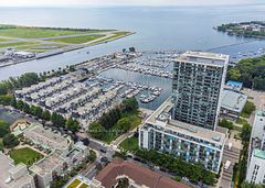 90 Stadium Road 919, Toronto, ON M5V 3W5