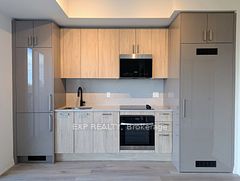 280 Dundas Street W 814, Toronto, ON M5T 1V4