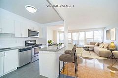 10 Shallmar Boulevard 202, Toronto, ON M5N 1J4