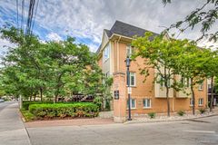 208 Niagara Street Th27, Toronto, ON M6J 3W5