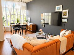 19 Brant Street 605, Toronto, ON M5V 2L2