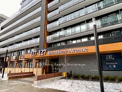 117 Broadway Avenue 612, Toronto, ON M4P 1V3