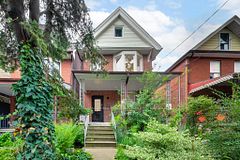 218 Montrose Avenue Upper, Toronto, ON M6G 3G7