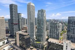 2191 Yonge Street 403, Toronto, ON M4S 3H8