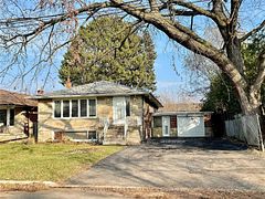 61 Bryant Street Main, Toronto, ON M3H 5A5