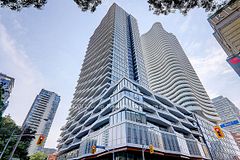 85 Wood Street 4203, Toronto, ON M4Y 0E8