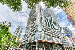 85 Wood Street 1006, Toronto, ON M4Y 0E8