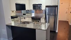 25 Carlton Street 2806, Toronto, ON M5B 1L4