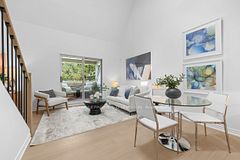 217 St George Street 54, Toronto, ON M5R 3S7