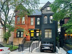 7 Bernard Avenue 2, Toronto, ON M5R 1R3