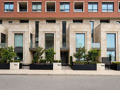 33 Frederick Todd Way TH10, Toronto, ON M4G 0C9